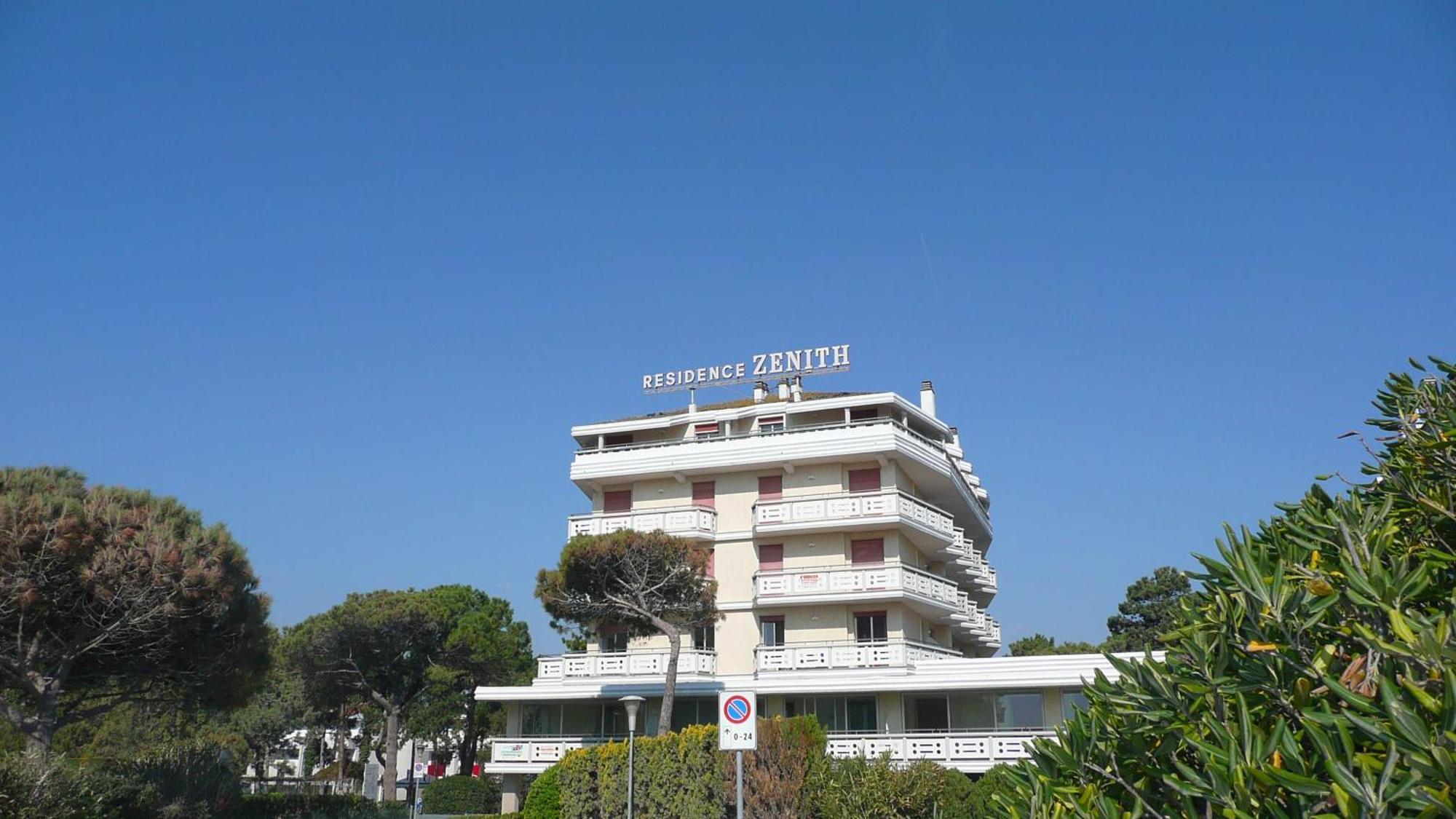 Zenith Apartahotel 3*